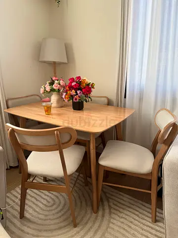 4 seater Dinning Table, in perfect condition.