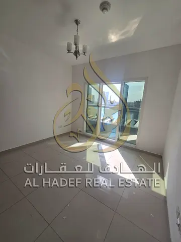 بلكونة بإطلالة جميلة ▫️خزائن بالحائط ▫️غرف ماستر ▫️باركن مجاني ▫️تشطيب راقي ومساحات ممتازة 💳 الدفع 4 دفعات فقط 🔐 التأمين 2000 كاش 💰 السعر 60,000 سن