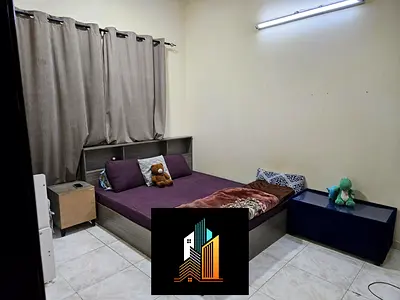 Sharing room in 2bhk marija near jubil bus stop neat and clean family building central AC spacious room cheap rant
