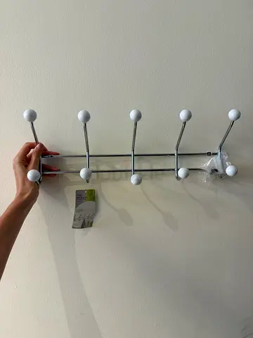 Wall-mounted coat rack with 8 white ceramic ball hooks NEW