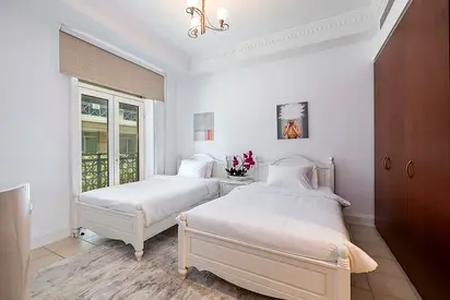 Elegant 5BDR villa + Maid Room in Dubai Marina