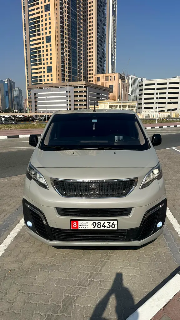 Peugeot Traveller 2020 — photo 1 of 18