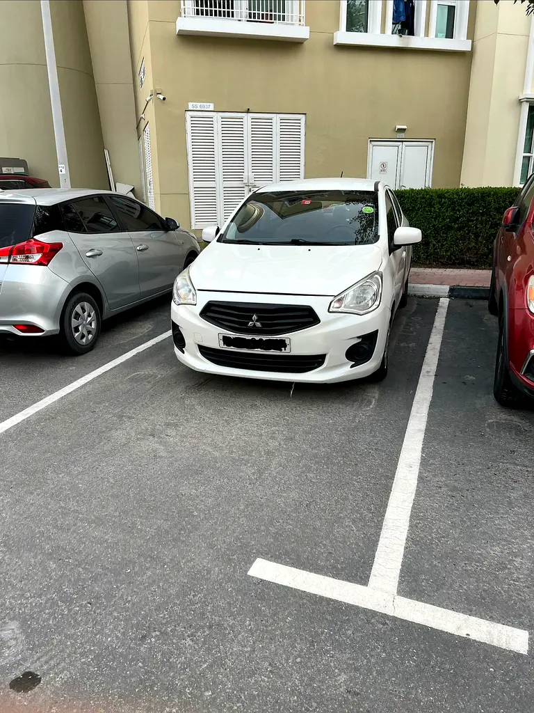 Mitsubishi Attrage 2014 — photo 1 of 7