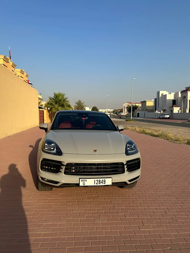 Porsche Cayenne 2023 — photo 1 of 13