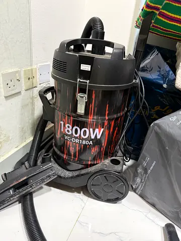 Heavy-duty 1800W Wet  Dry Vacuum Cleaner (VCDR180A) - Good Condition
