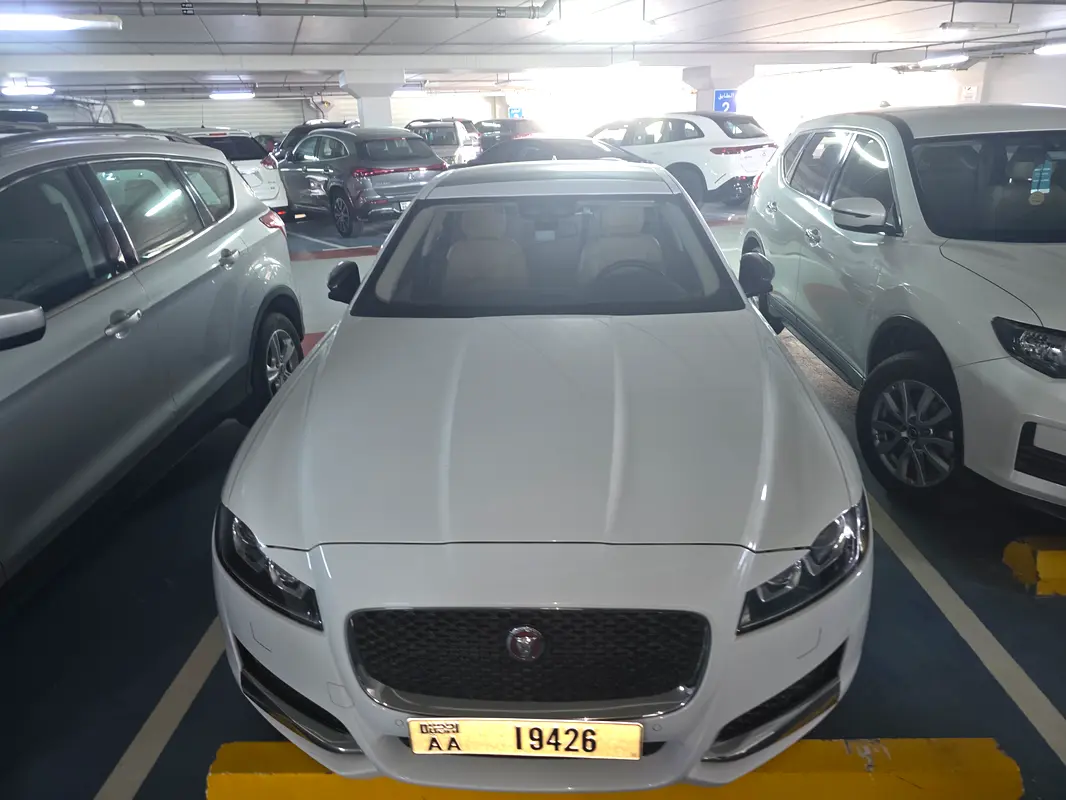 Jaguar XF 2018 — photo 1 of 8