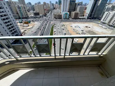 3 غرف وصالة مع بلكونة في المحطة، مساحة كبيرة جداً، إطلالة مفتوحة، غرفة ماستر، 3 حمامات، غرفة ستور، قريب من دبي، 48 ألف