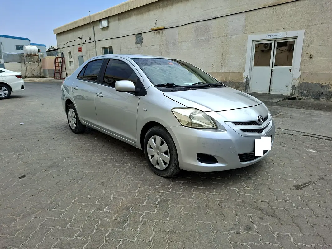 Toyota Yaris 2008 — photo 1 of 10