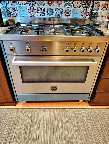 Bertozonia 90 cm top Gass oven electric cooker stove new condition