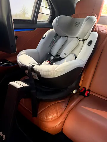 Maxi-Cosi Infant/Toddler Car Seat in Light Grey - almost brand new can be used from 0-4 years