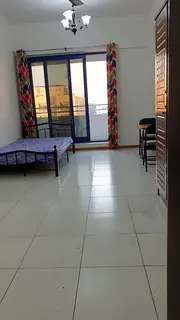 Master Room with Separate Balcony/Bathroom - India Srilanka Myanmar couple/ladies -Near Rigga metro