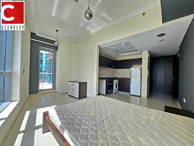 Vacant | 4 or 6 Cheques | Marina & City View