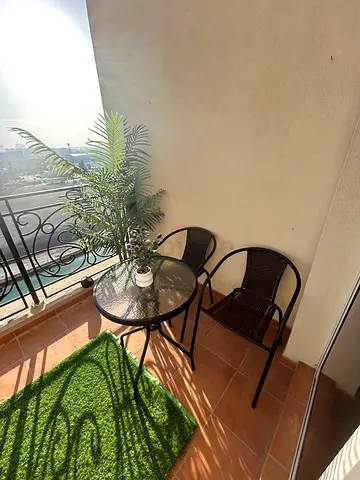 Table + 2 chairs