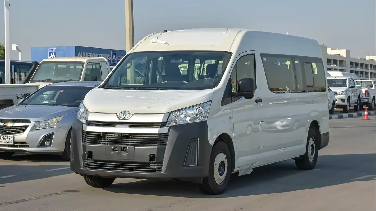 Toyota Hiace 2026 — photo 1 of 12