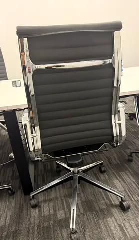 Replica Eames Chair