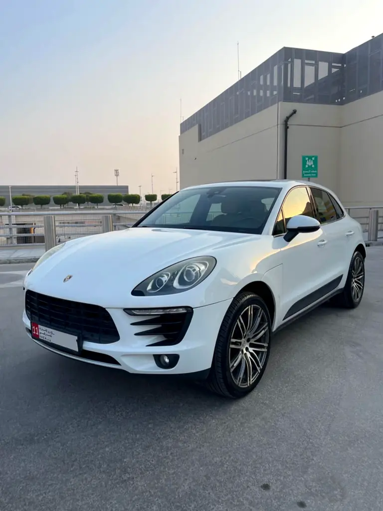 Porsche Macan 2018 — photo 1 of 9