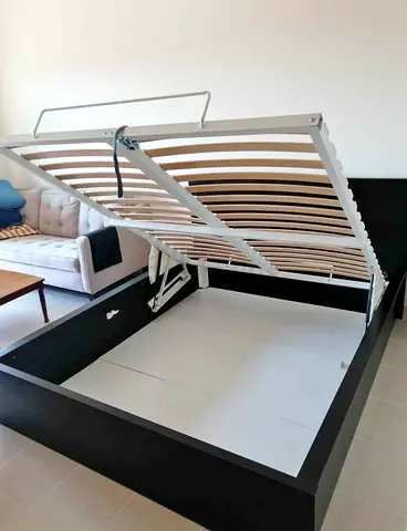 IKEA hydraulic king‑size bed (180 × 200 cm) with  IKEA mattress ✨