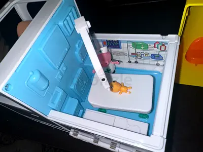 Peppa pig mobile medical centre / ambulance