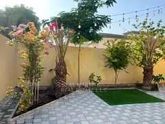 Villa à vendre à Al Rawda 1, Ajman, avec 5 suites parentales, charges d'eau et d'électric