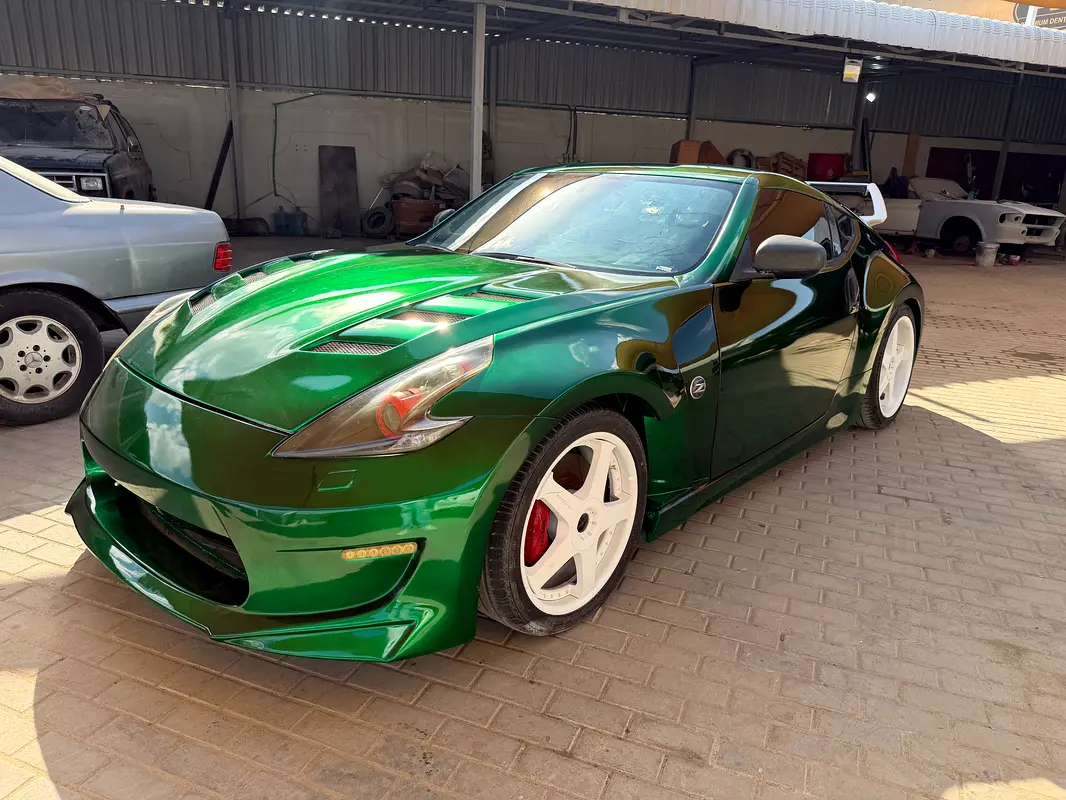 Nissan 370z 2015 — photo 1 of 6
