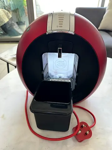 Nescafé Dolce Gusto Coffee Machine – Red – Excellent Condition