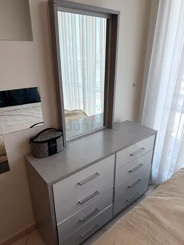 Dressing table