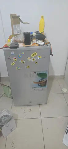 Small single-door refrigerator in working condition