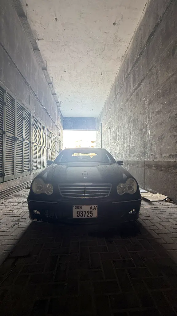 Mercedes-Benz C-Class 2006 — photo 1 of 7