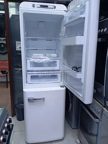 Brand new . Smeg FAB32RWH Retro Fridge with Bottom Freezer  by reet