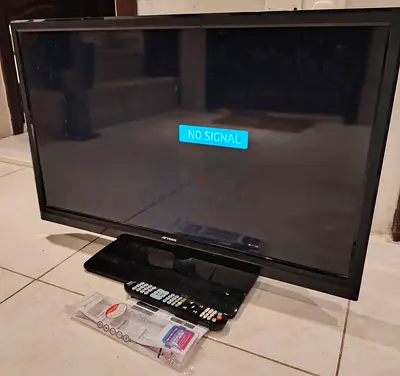 32-inch LED TV with remote - good working condition