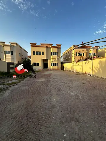 فيلا فاخرة للايجار السنوي بالجرف 1_عجمان_5غرف ماستر_2صالة كبيرة_حوش كبير_مساحات ممتازة_موقع مميز قريب من جميع الخدمات و سهل المخرج لدبي و الشارقة