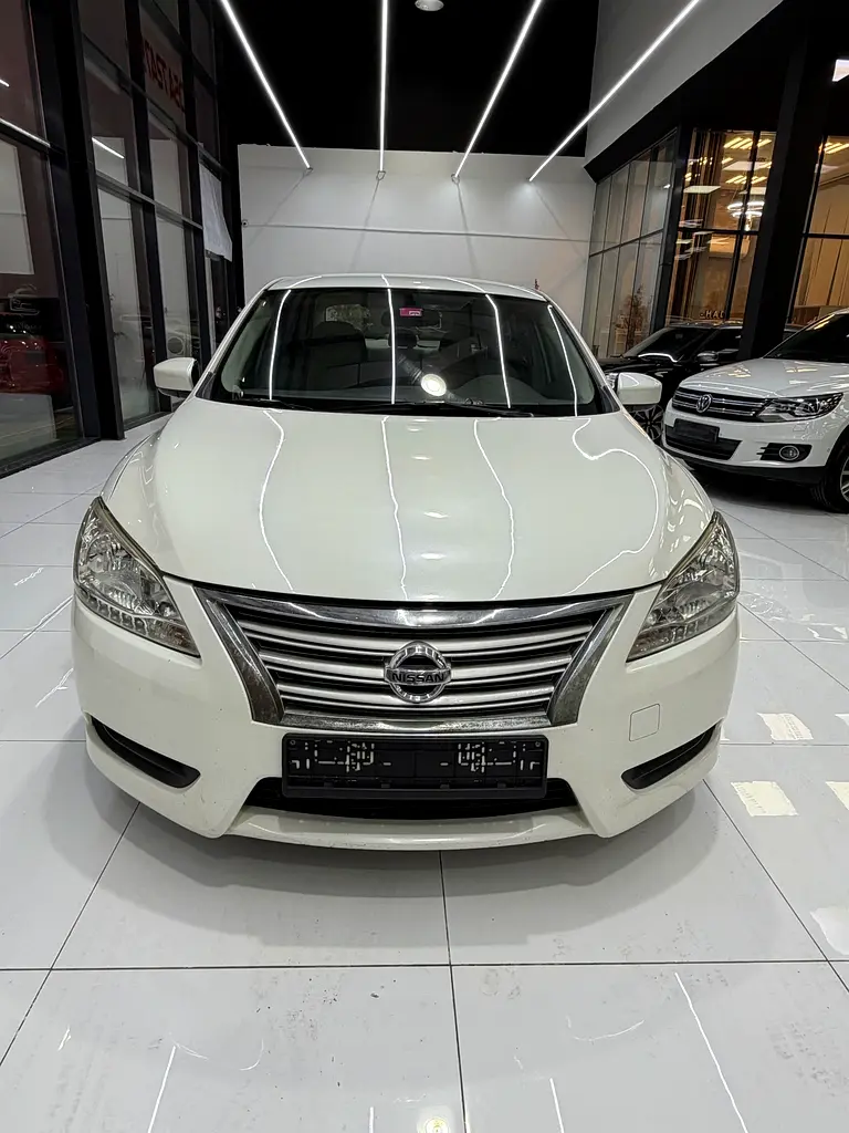 Nissan Sentra 2017 — photo 1 of 9