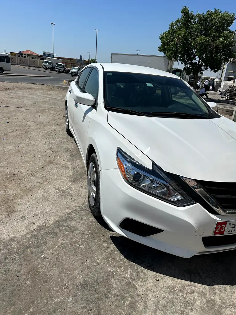Nissan Altima 2018 — photo 1 of 10
