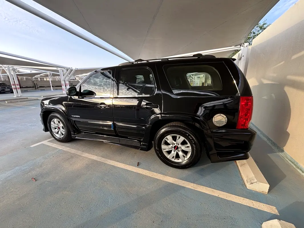 GMC Yukon 2013 — photo 1 of 11