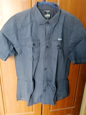 Mens short sleeve casual button-up shirt (L) - dark grey
