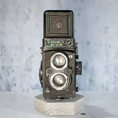 Yashica mat 124g