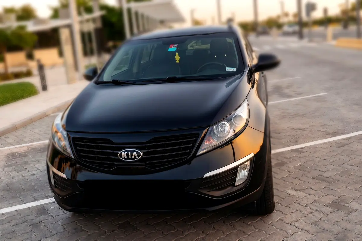 Kia Sportage 2011 — photo 1 of 8