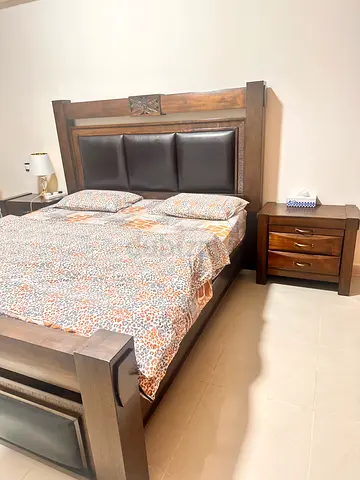 King size Bedset with side table and dresser