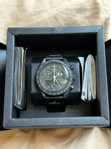 Omega Moonswatch Snoopy Moonphase