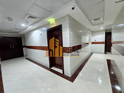 Very Spacious Studio Saprate Kitchen , Easy access ?