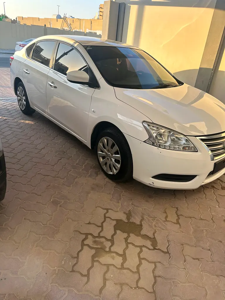 Nissan Sentra 2019 — photo 1 of 19