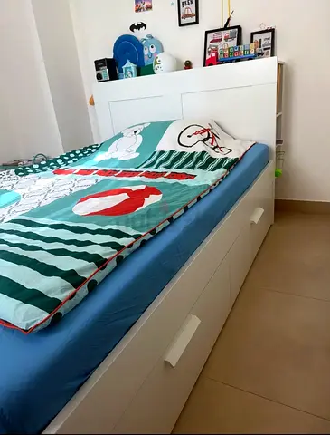 White single bed with under-bed drawers — good condition (orthopedic mattress is included)