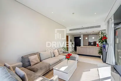Vast Corner Unit | Unique | Ready to Move in