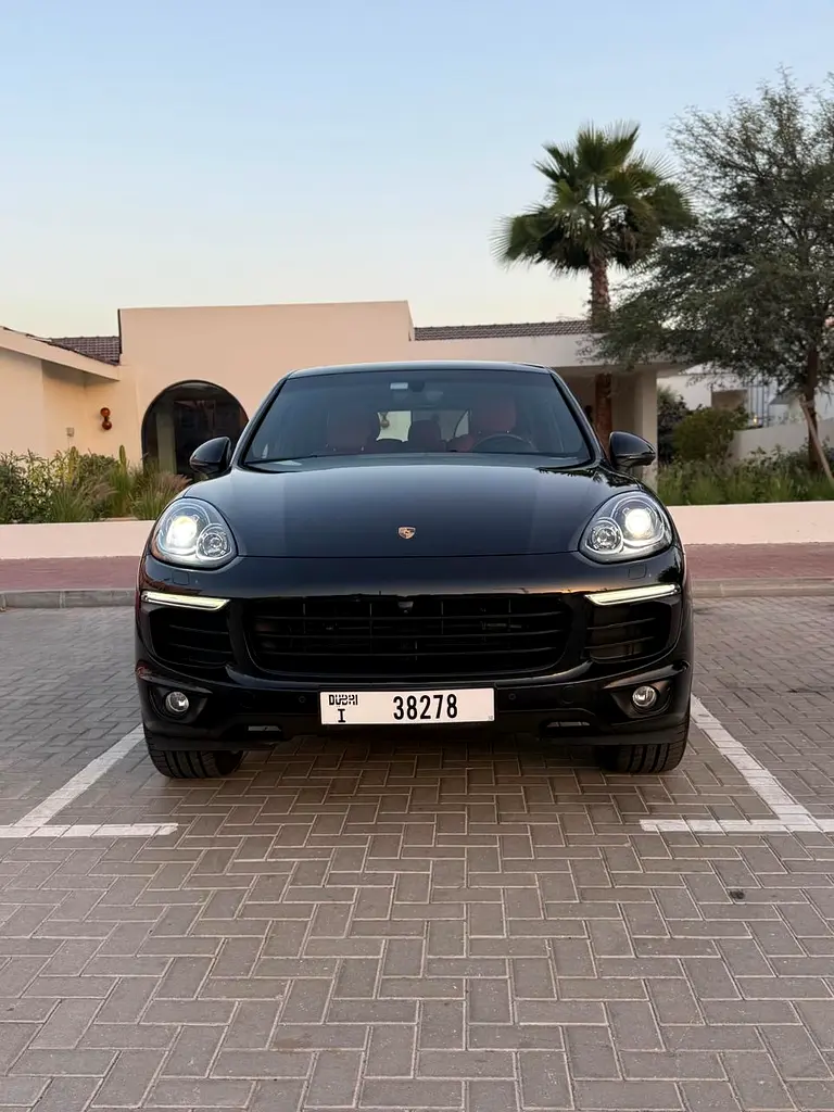 Porsche Cayenne 2018 — photo 1 of 15