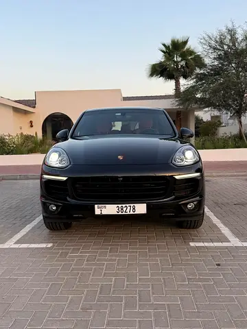 Porsche Cayenne Standard 2018 | GCC Specs | Well Maintained