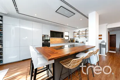 Renovated | Lush Garden | Vacant August