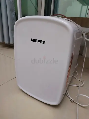 Geepas Mini Fridge - Compact Personal Cooler/Warmer