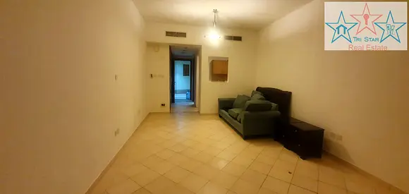 SPACIOUS STUDIO WITH KITCHEN APPLIANCES