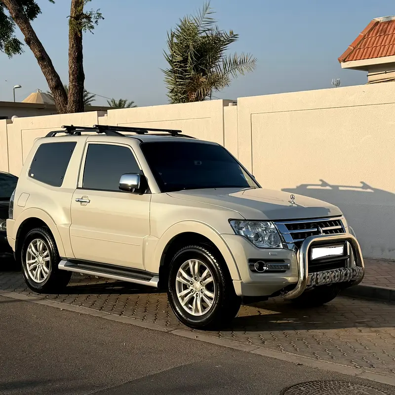 Mitsubishi Pajero 2016 — photo 1 of 20