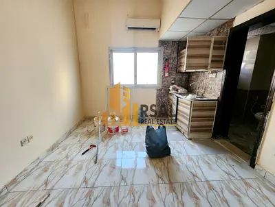 Lavish Studio/Open Kitchen/Family Building/Near Ambassador School
